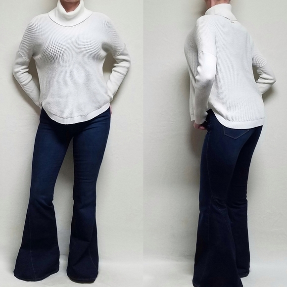 MICHAEL Michael Kors Sweaters - VINTAGE Michael Michael Kors White Waffle Knit Drop Shoulder Turtleneck Sweater